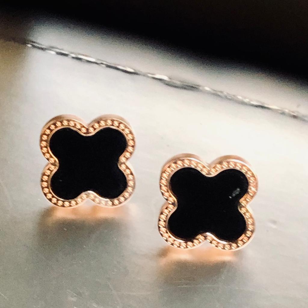 Charm in Ebony & Gold