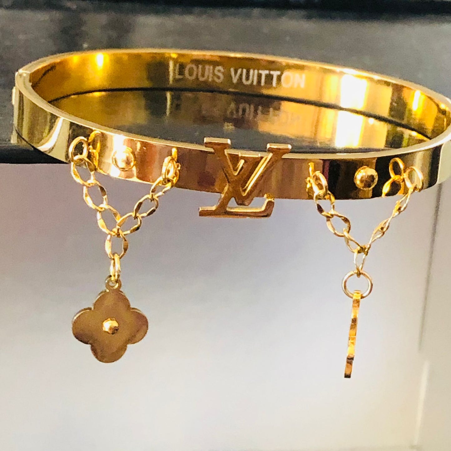 LV Dangling Chains Gold Band