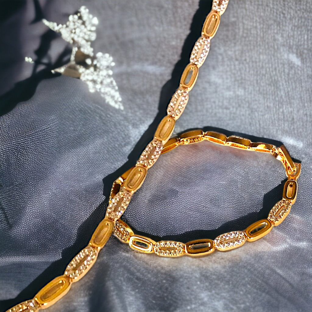 Exquisite Oval Halo Gold Bracelet