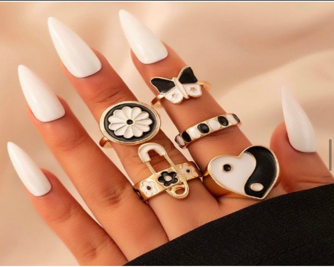 Pretty Flower Ring Set