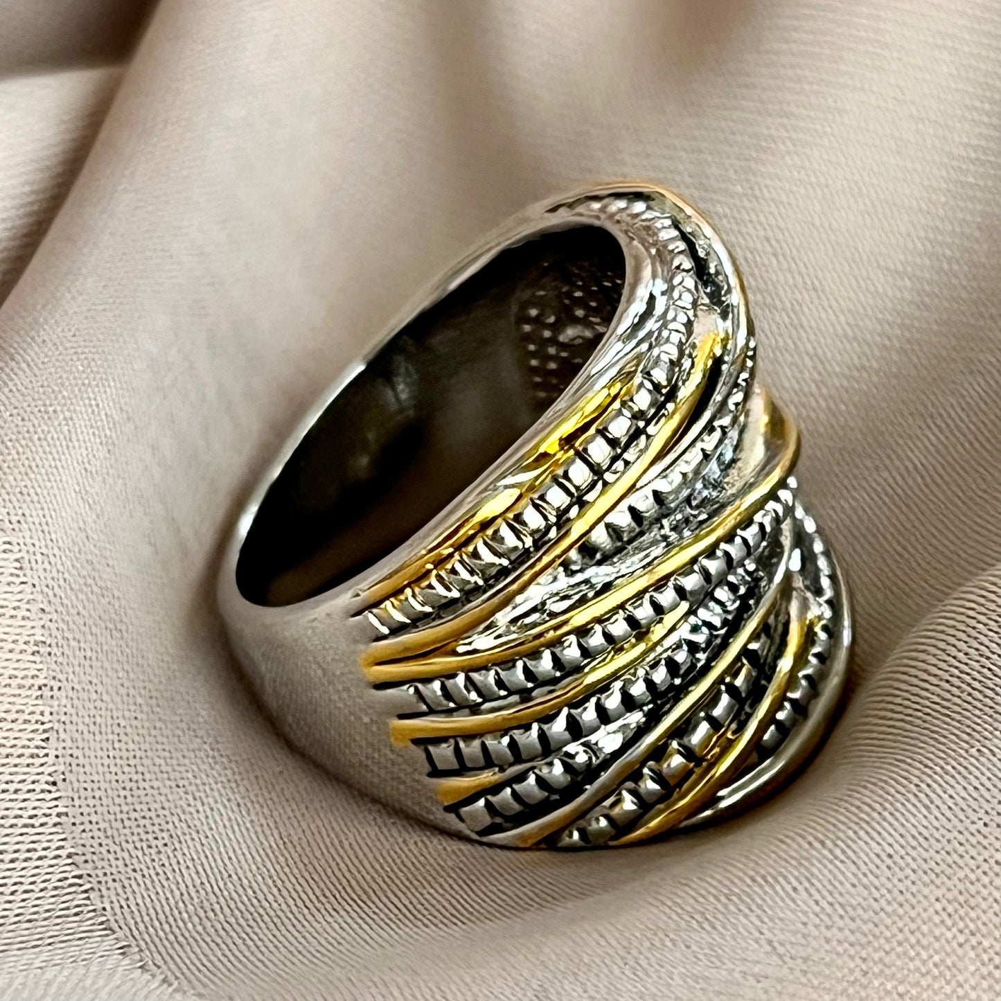 Twirly Cross Roads Ring