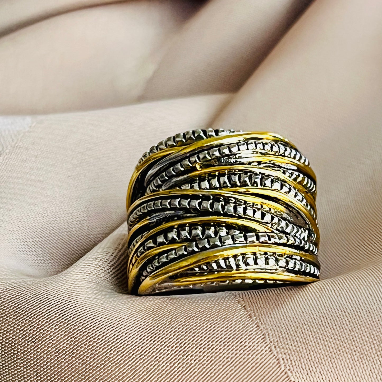 Twirly Cross Roads Ring