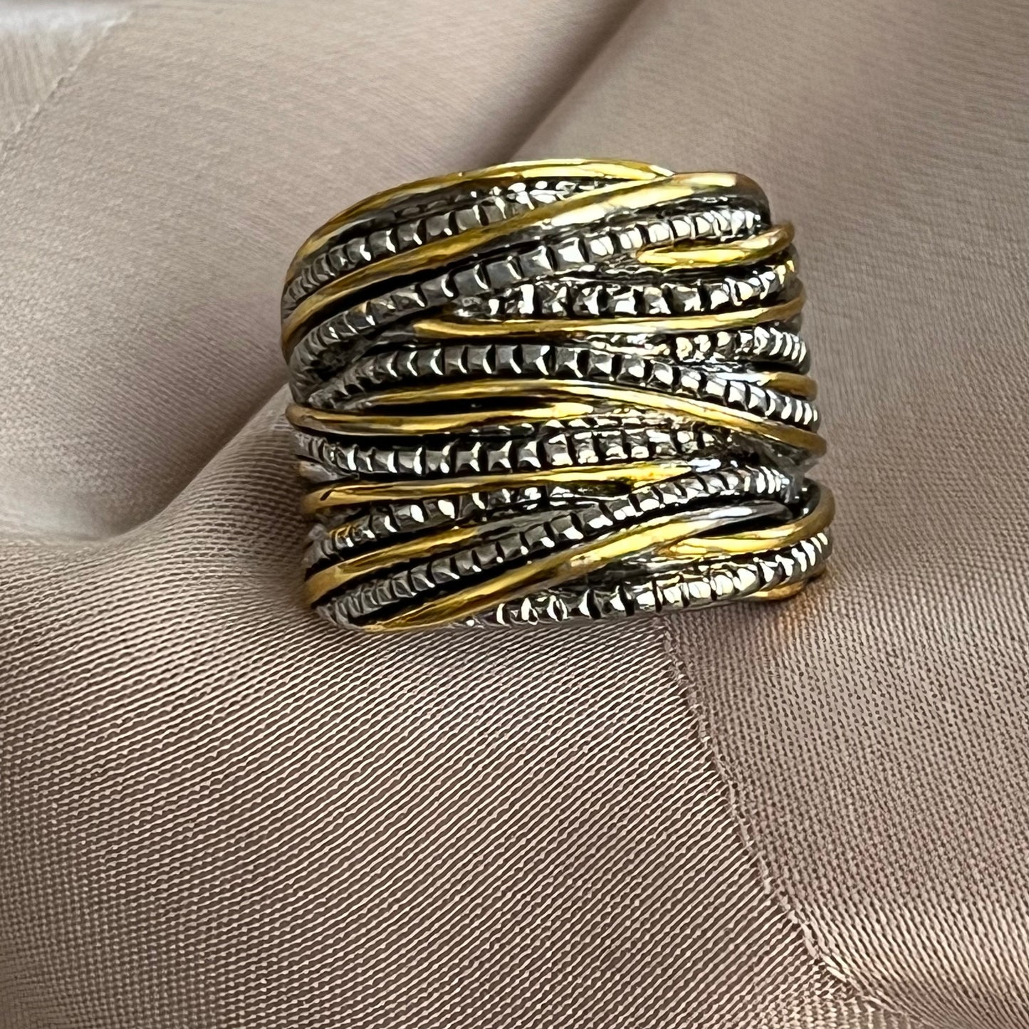 Twirly Cross Roads Ring