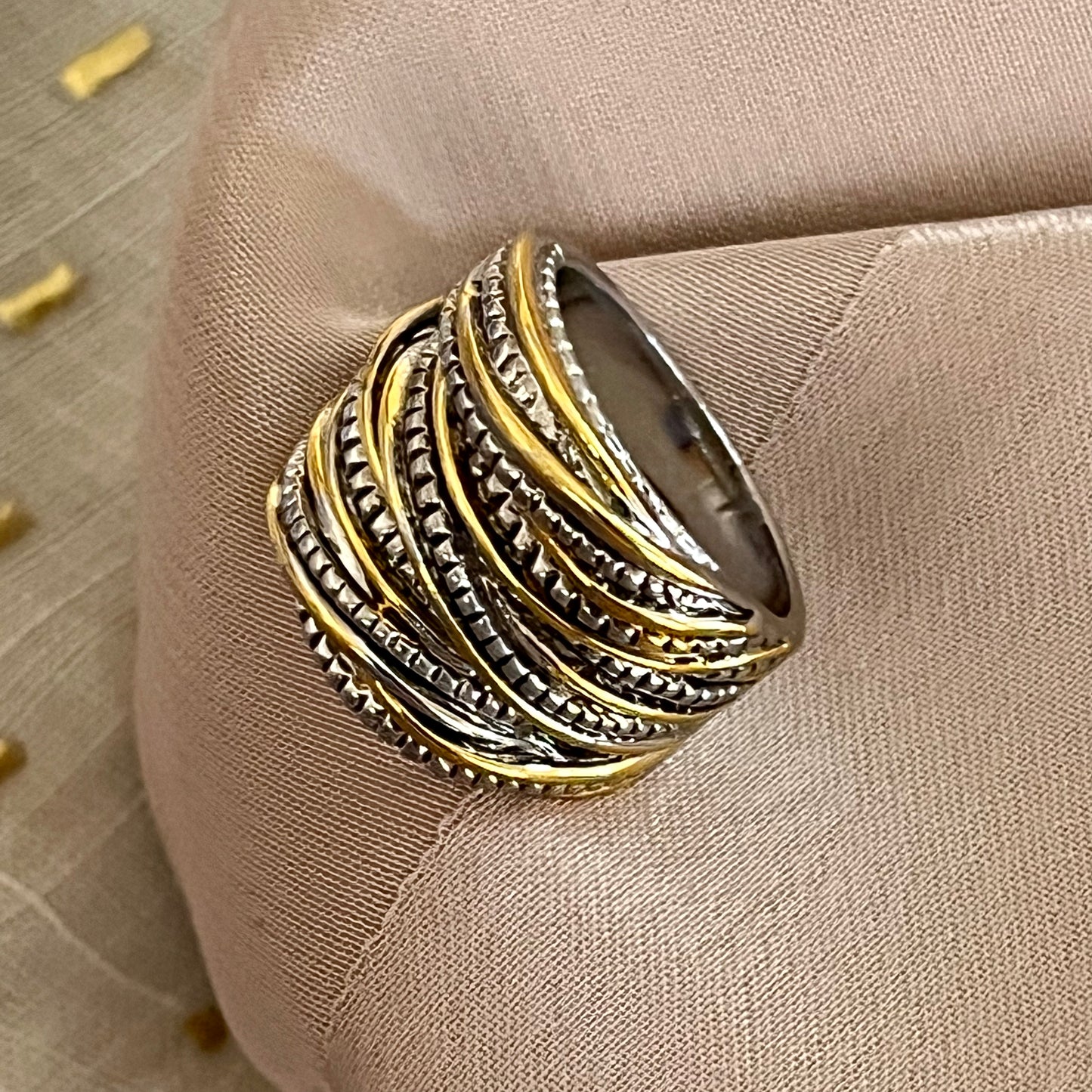 Twirly Cross Roads Ring