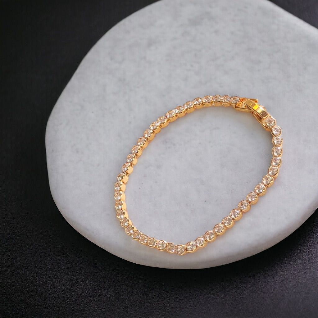 Exquisite Cut Gold Bracelet