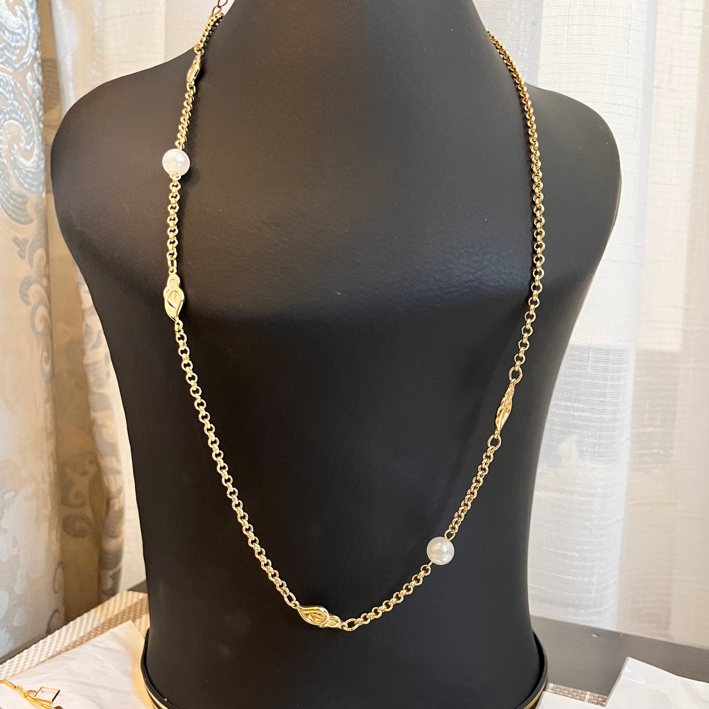 Leaf Pearl Long Necklace